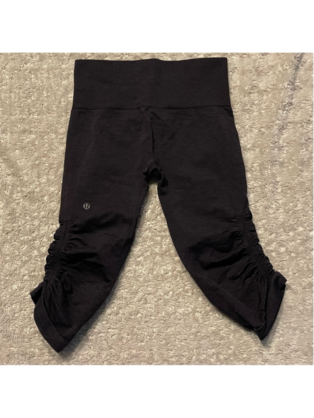 Lululemon Women’s Ebb and Flow Crop II, Size 6, EUC